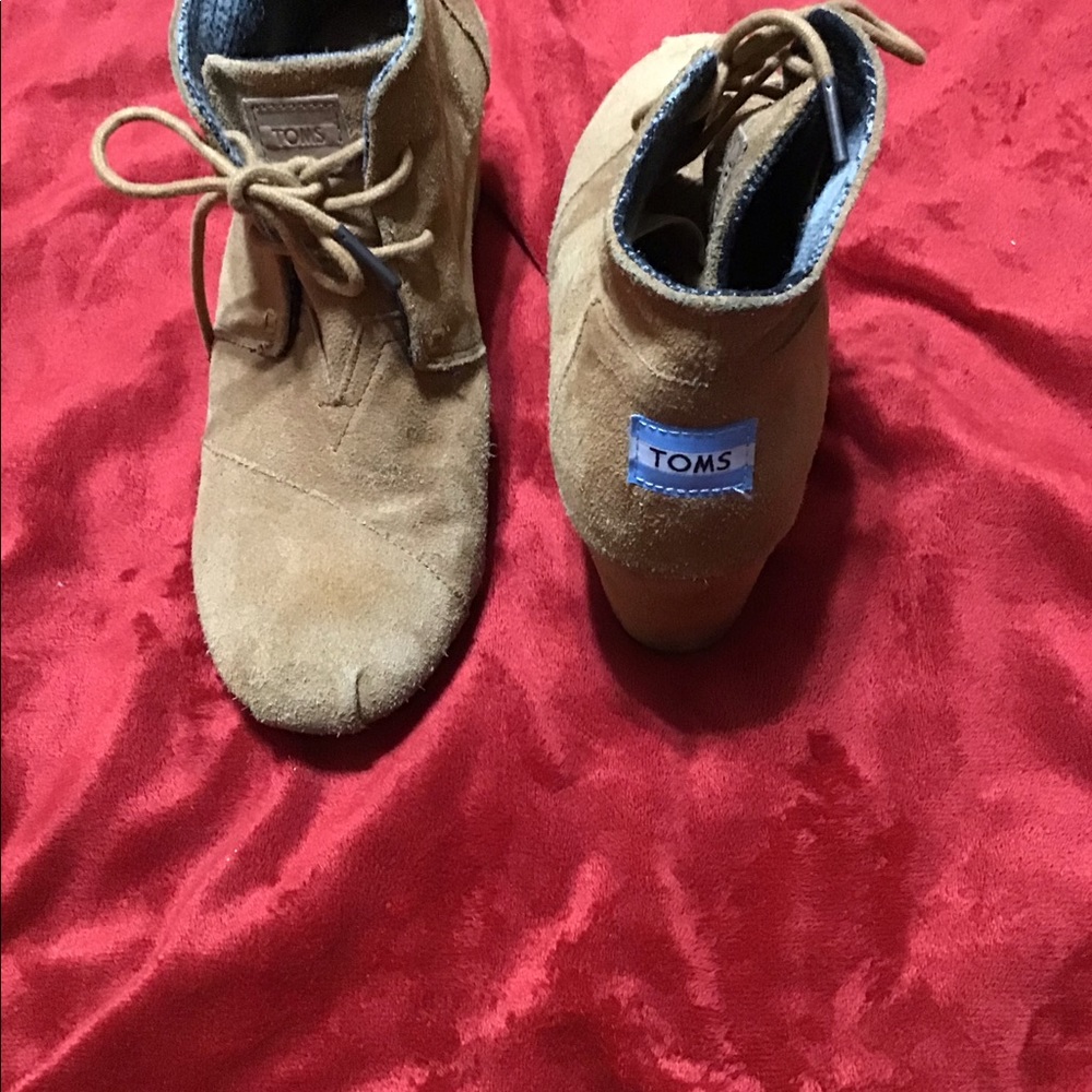 Boots - Picture 2 of 4
